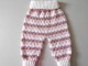 Pantalon tricot b&eacute;b&eacute; mod&egrave;le layette tricot&eacute; main sur OPLA