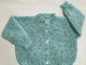 Gilet tricot b&eacute;b&eacute; mod&egrave;le layette tricot&eacute; main sur OPLA